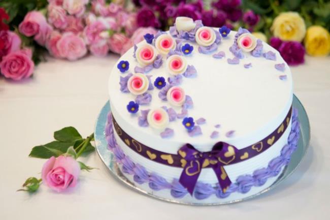 Set of the cutest beautiful birthday cake