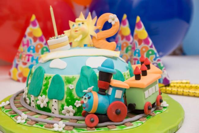 Zestaw najładniejszego pięknego tortu urodzinowego