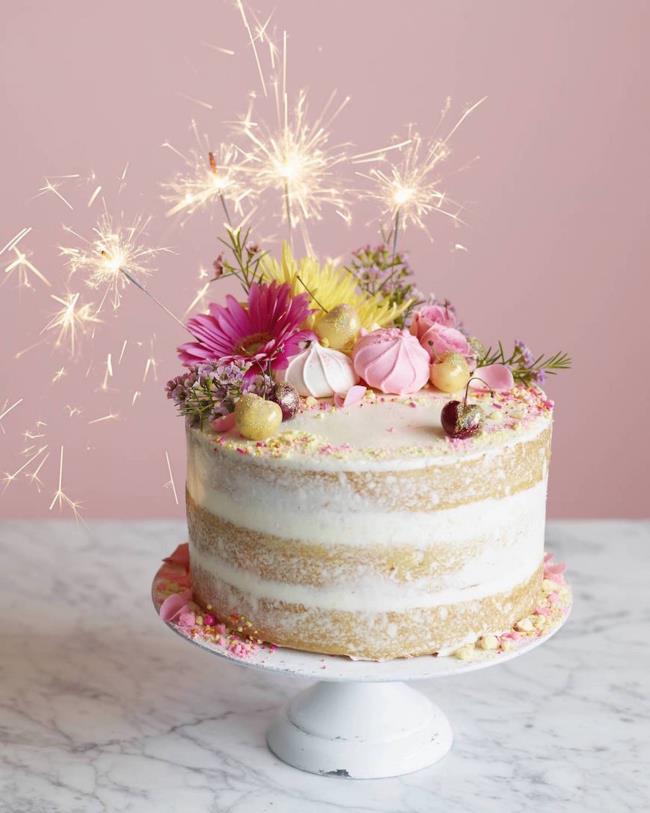 Ensemble du plus beau gâteau d'anniversaire le plus mignon