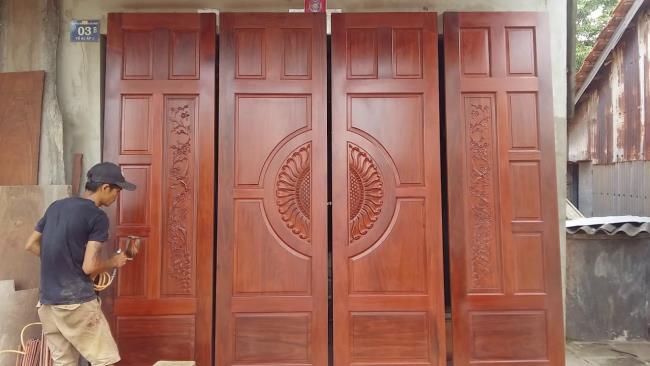 بعض الصور لأبواب خشبية جميلة بأربعة أبواب