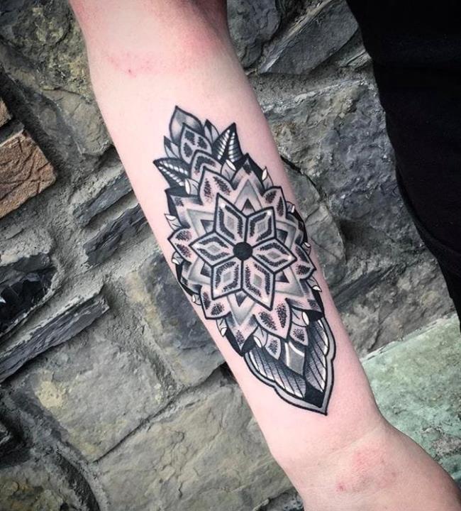 Synthetic pattern tattoo at the best hands