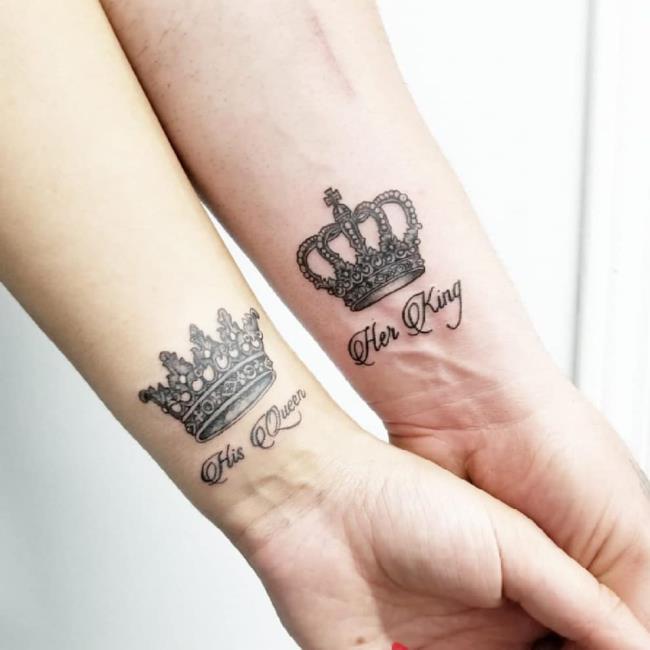 Résumé des petits motifs de tatouage de couronne