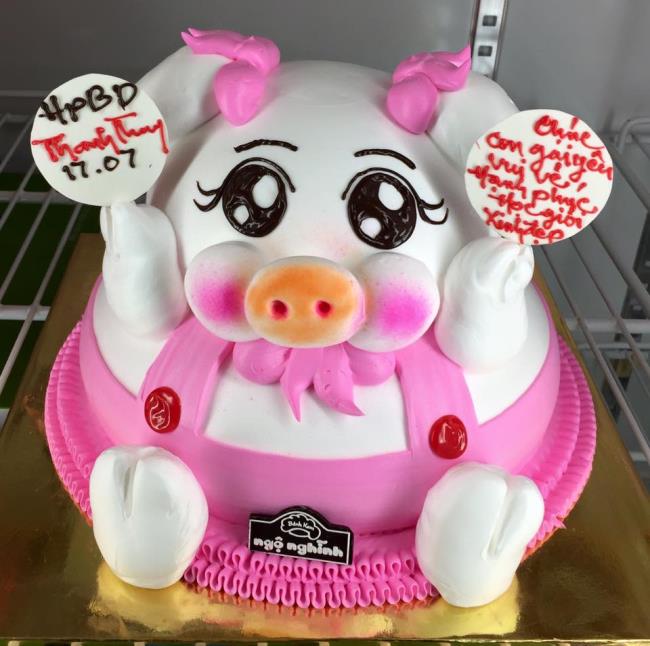 En güzel doğum günü pastası şeklinde domuz özeti