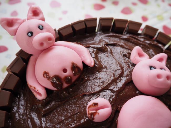 Samenvatting van het mooiste varken in de vorm van een verjaardagstaart
