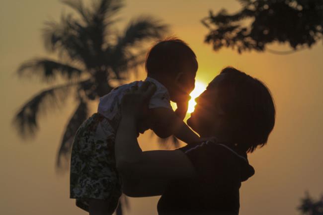 Summary of the most beautiful touching mother images