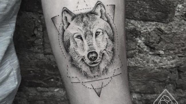魅力的で神秘的なオオカミの入れ墨パターンのコレクション