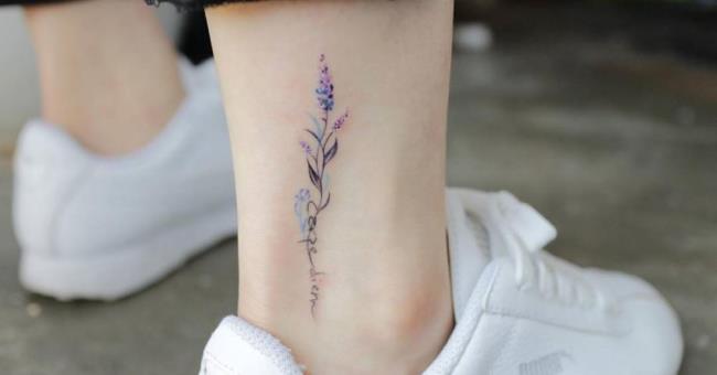 Gambar tatu lavender yang indah