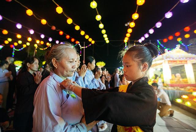 Samenvatting van de ontroerende ceremonie van Vu Lan kinderlijke vroomheid