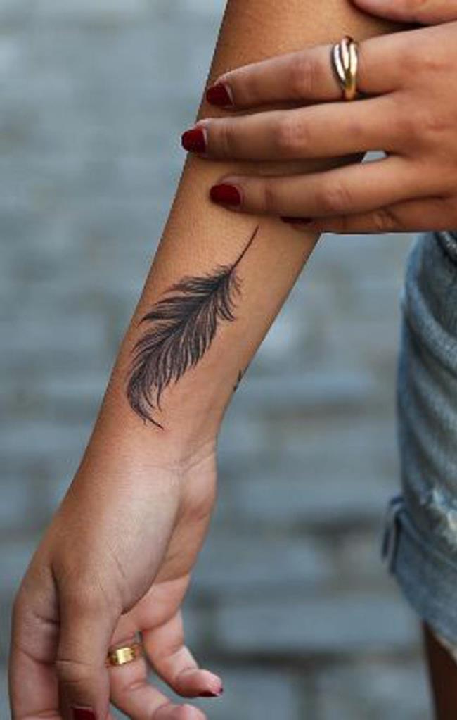 Collection de beaux modèles de tatouage de plumes pour vous