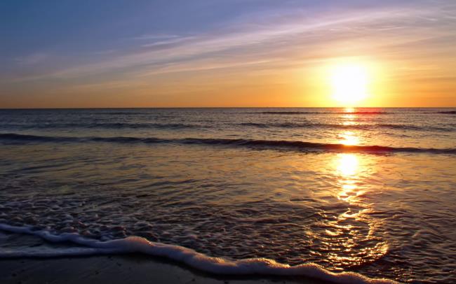 خلاصه ای از تصاویر غروب خورشید زیبا در دریا