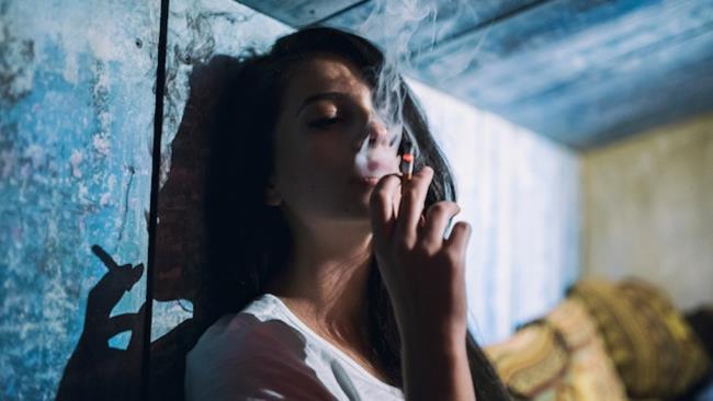 Top Bilder von extrem rauchenden Mädchen, Stimmung