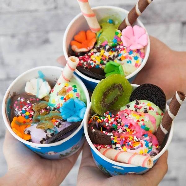 सारांश छवि आकर्षक आइसक्रीम तुरंत खाने के लिए देखो
