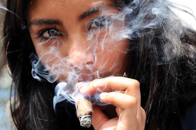 Najlepsze zdjęcia ekstremalnie palących dziewcząt, nastrój