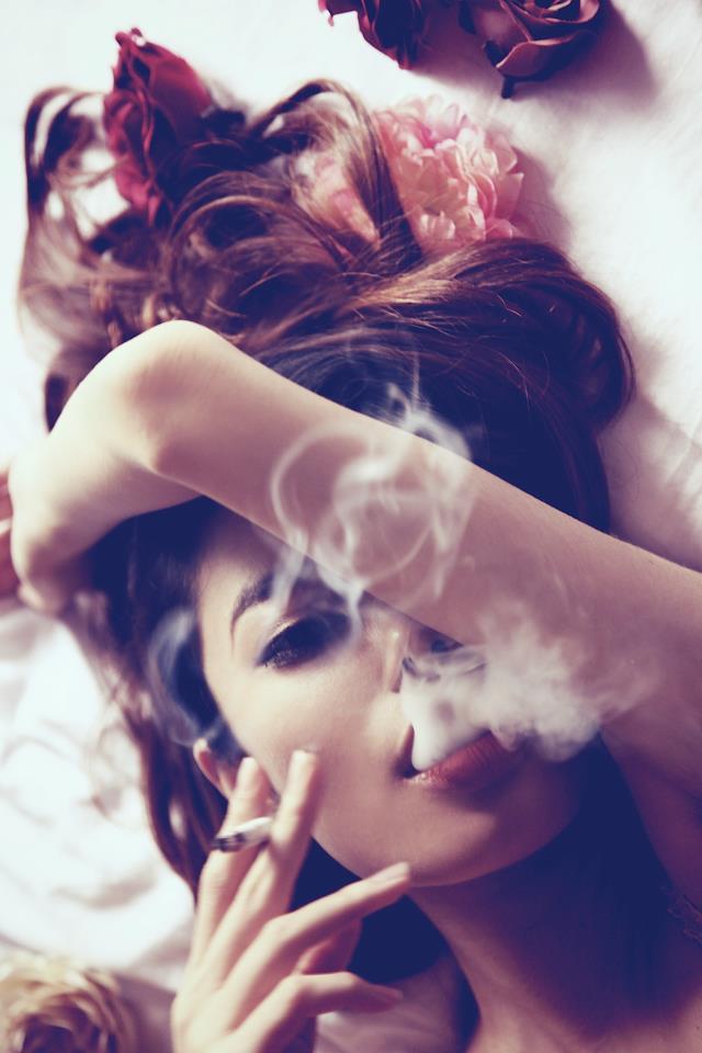 Лучшие фотографии экстремально курящих девушек, настроение