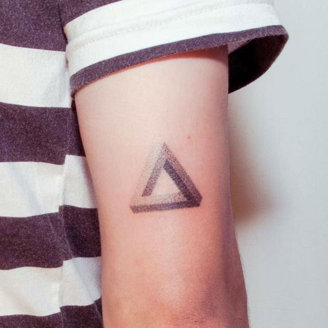 Koleksi pola tato segitiga paling unik
