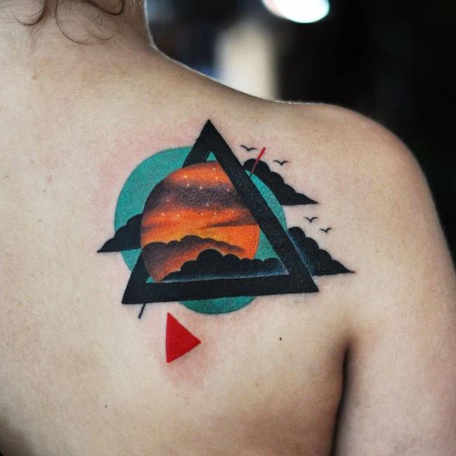 Коллекция самых уникальных моделей татуировки треугольника