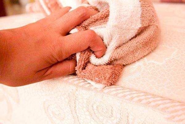 Impara 7 modi per pulire le lenzuola subito dopo ogni storia d'amore