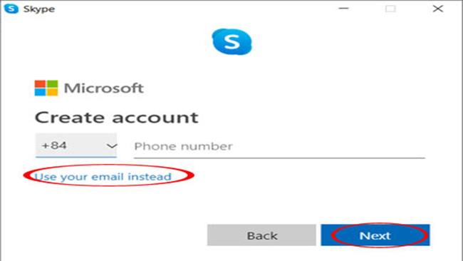 به جای استفاده از ایمیل خود برای ایجاد حساب کاربری کلیک کنید