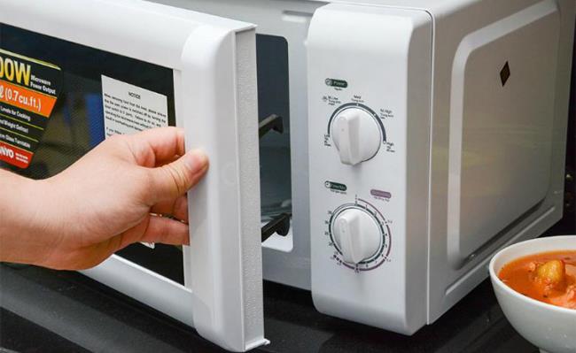 Why is the microwave not rotating?