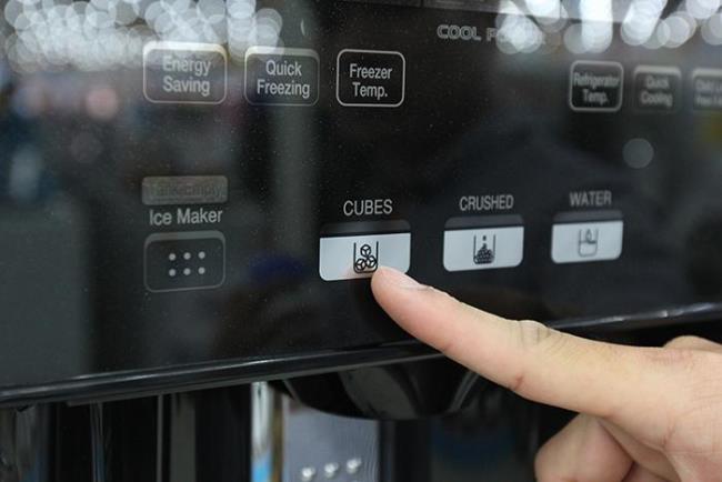 How does automatic ice making on a refrigerator work?  How to do?