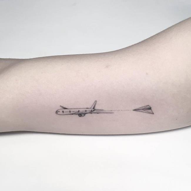 Synteza najpiękniejszych wzorów tatuaży samolotów