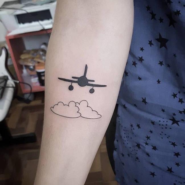 Synteza najpiękniejszych wzorów tatuaży samolotów