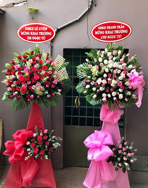 Synthesize the image of the most beautiful opening flower basket