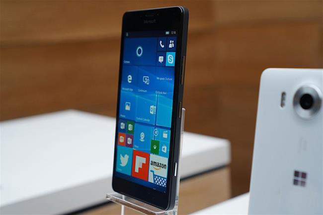 Różnica między Microsoft Lumia 950 a 950 XL