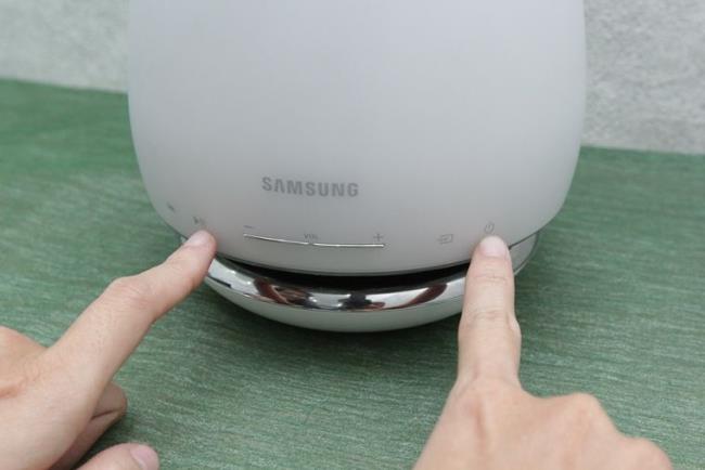 Cara menggunakan panel kontrol speaker nirkabel Samsung 360 WAM6501 dan WAM7501