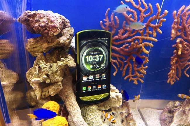 Kyocera Torque G02, smartphone tahan air pertama di dunia