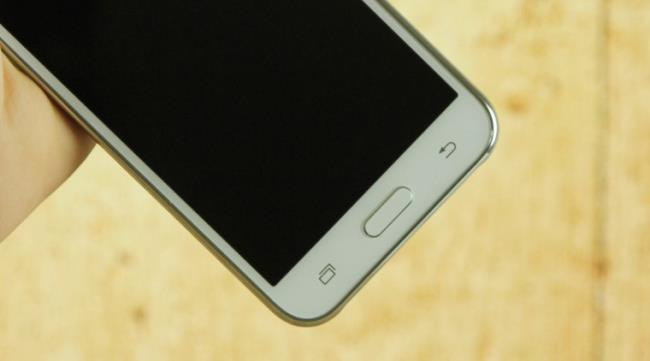 مراجعة تفصيلية لهاتف Samsung Galaxy J5 و J7 - الثنائي متعدد المواهب