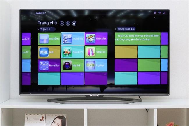 Antara muka Android pada Smart TV TCL