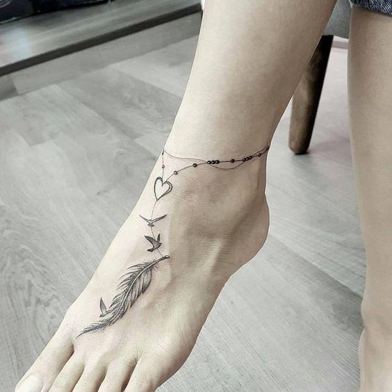 Synthetisieren Sie noch heute die neuesten schönen Fußshake-Tattoo-Proben