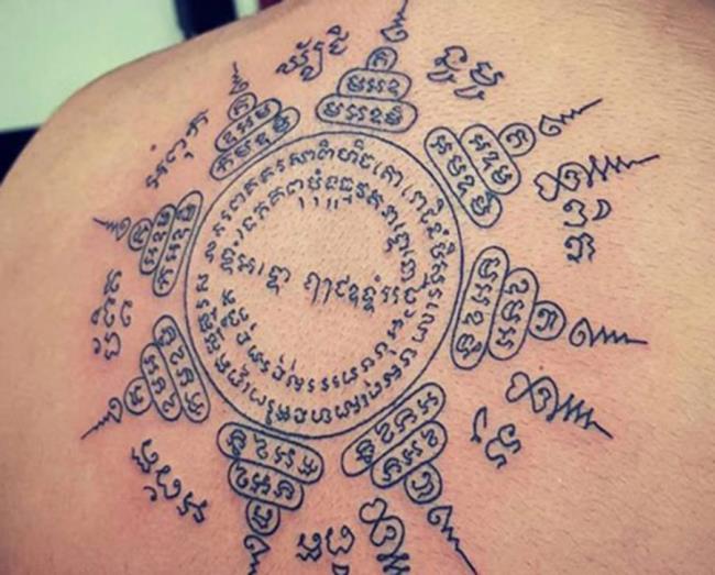 Collection de modèles de tatouage d'amulette thaï que la plupart des gens choisissent de tatouer