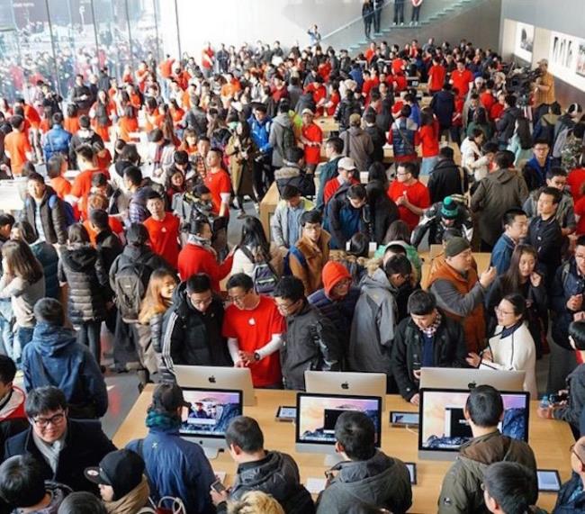 Apple membuka Kedai terbesarnya di China