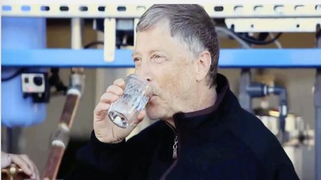 Bill Gates drinks filtered water from human feces to demonstrate the new water purification technology