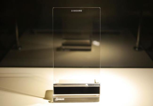 Samsung mengembangkan telefon telus - tetapi anda belum dapat memilikinya