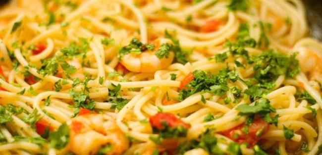 How to make fried noodles with shrimp and mint cool, delicious and unforgettable
