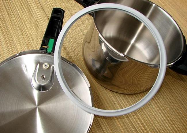 How to properly clean the pressure cooker