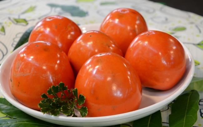 How to choose to buy delicious persimmons, how to distinguish Da Lat persimmon and Chinese persimmons