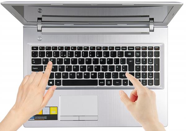 Cos'è la tastiera AccuType su un laptop?