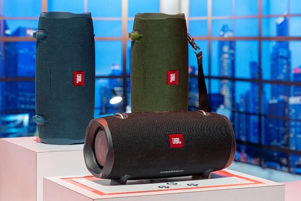 Why are JBL speakers sought after by technology connoisseurs?