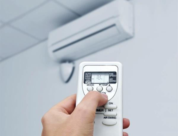 What to do when the air conditioner does not receive the signal from the remote?