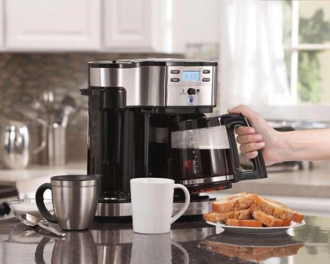 استشر أي آلة قهوة عائلية جيدة ورخيصة والأنسب؟
