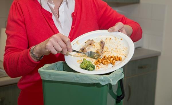 Can pots and pans be washed in a dishwasher?