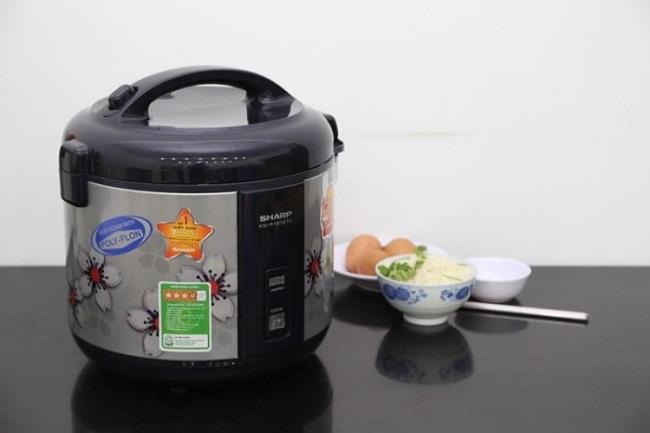 Choosing whether to buy a rice cooker with a removable lid or a lid