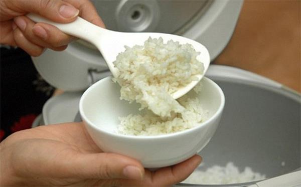 تعليمات حول كيفية تنظيف جهاز طهي الأرز بشكل صحيح