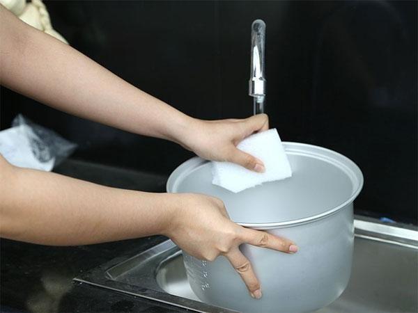 炊飯器を適切に掃除する方法の説明