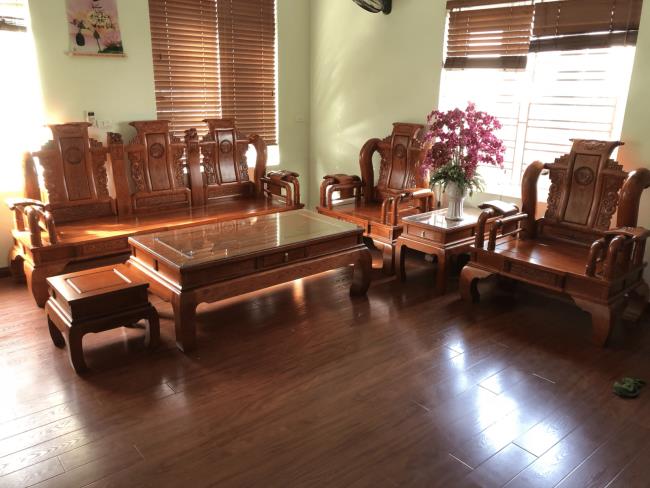 Jak wybrać luksusowe drewniane meble do salonu