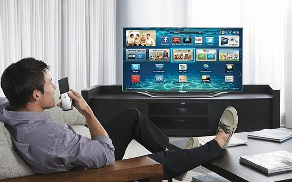 Panduan untuk mengontrol TV Samsung dengan suara